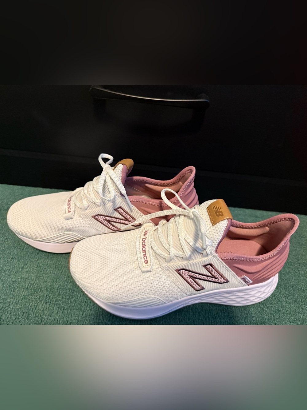 New Balance - Picture 2 of 3